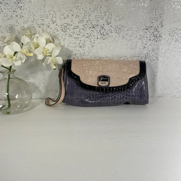 Guess Purple & Cream Reptile Pattern Wristlet - Picture 1 of 11